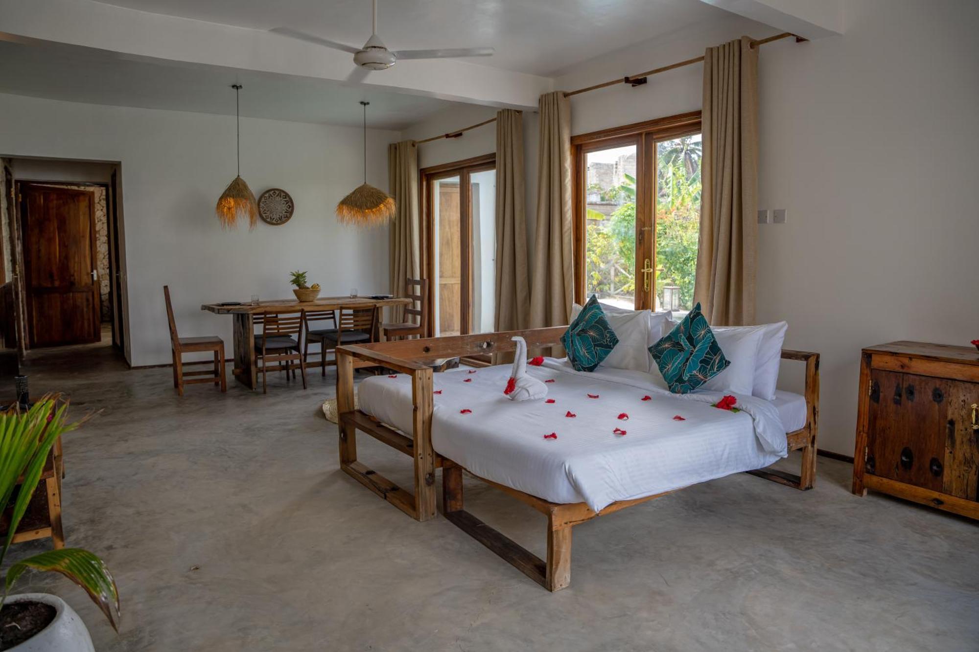 Natural Park Villa Resort Pingwe Exterior photo