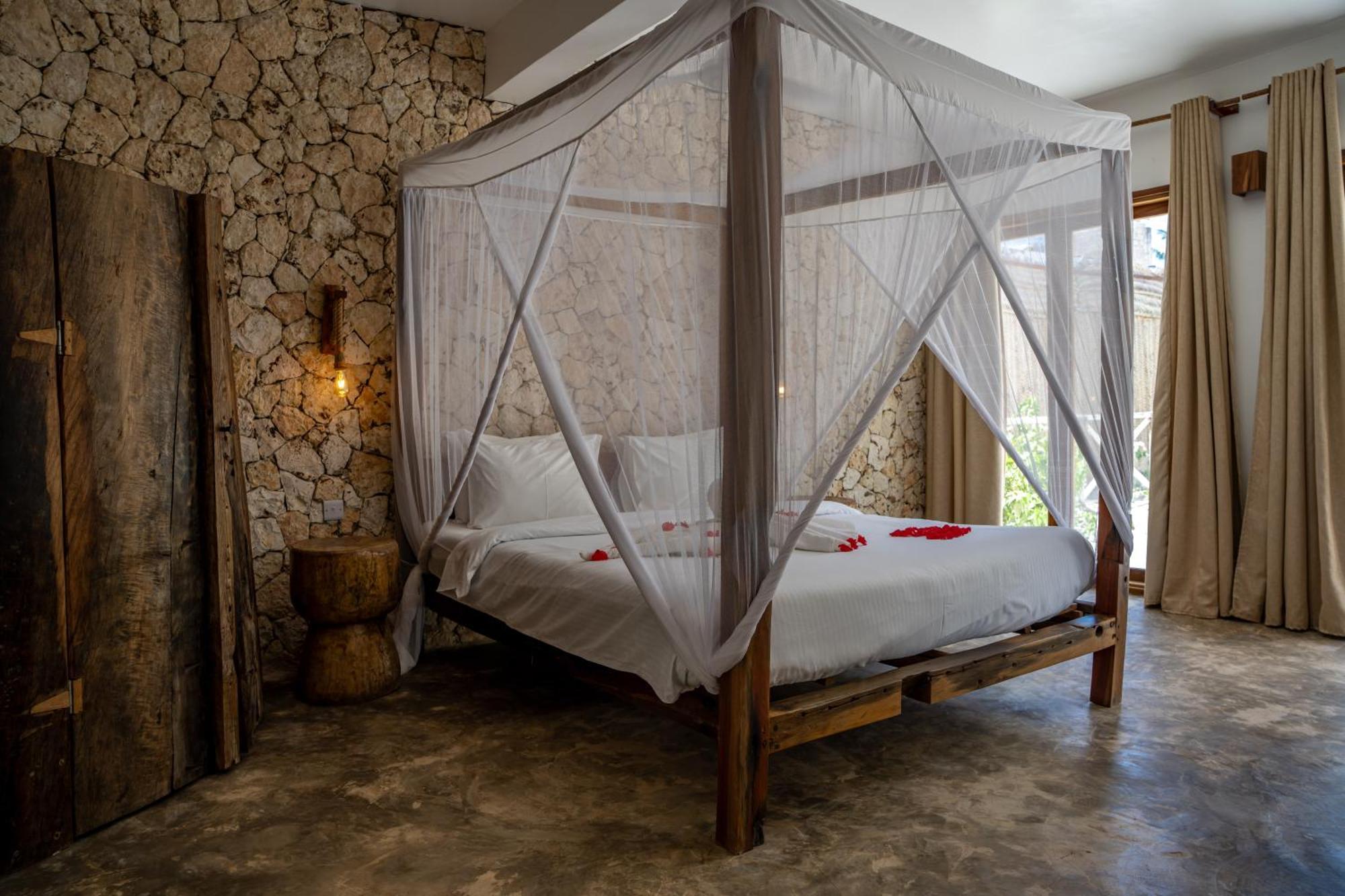 Natural Park Villa Resort Pingwe Exterior photo