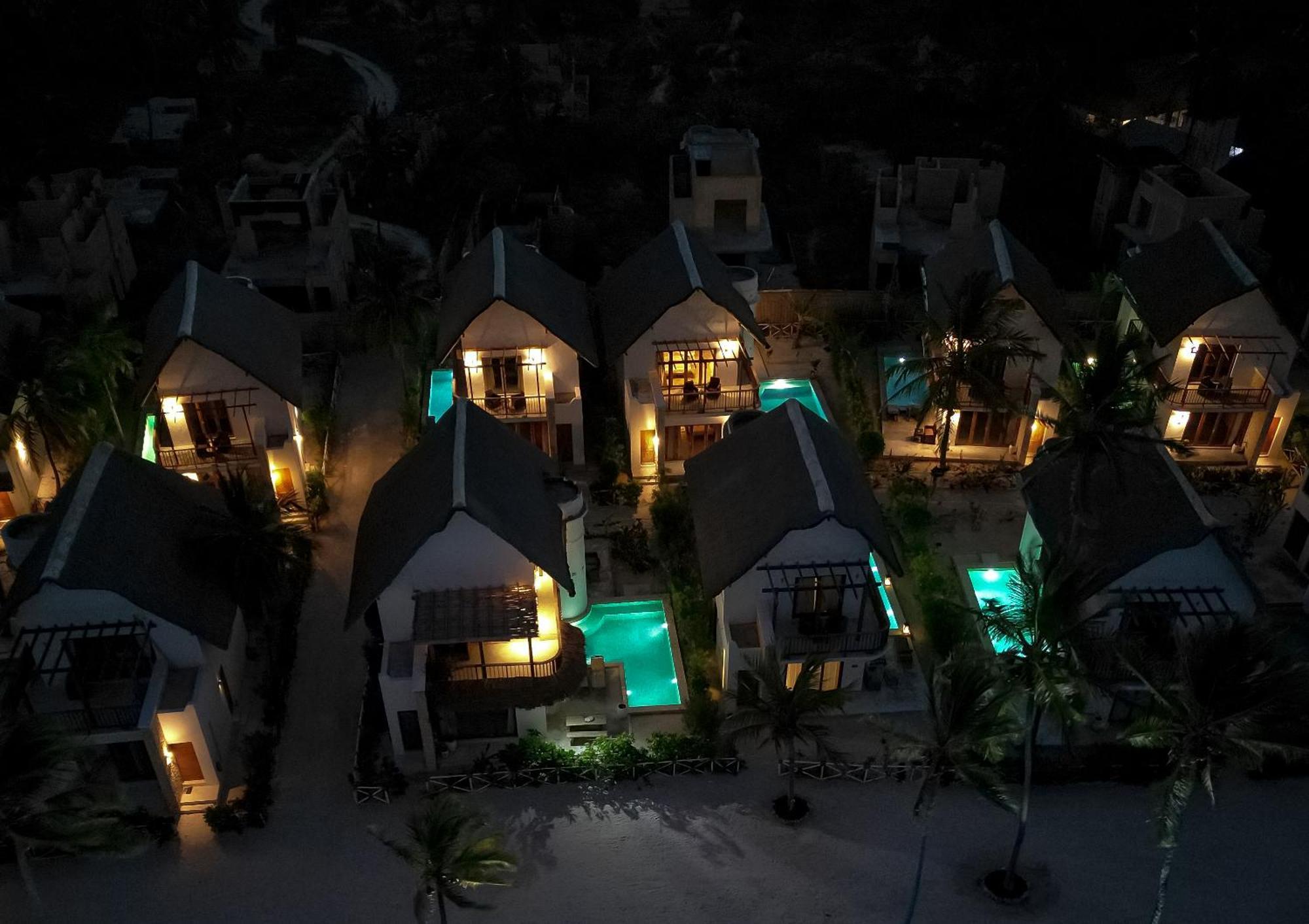 Natural Park Villa Resort Pingwe Exterior photo