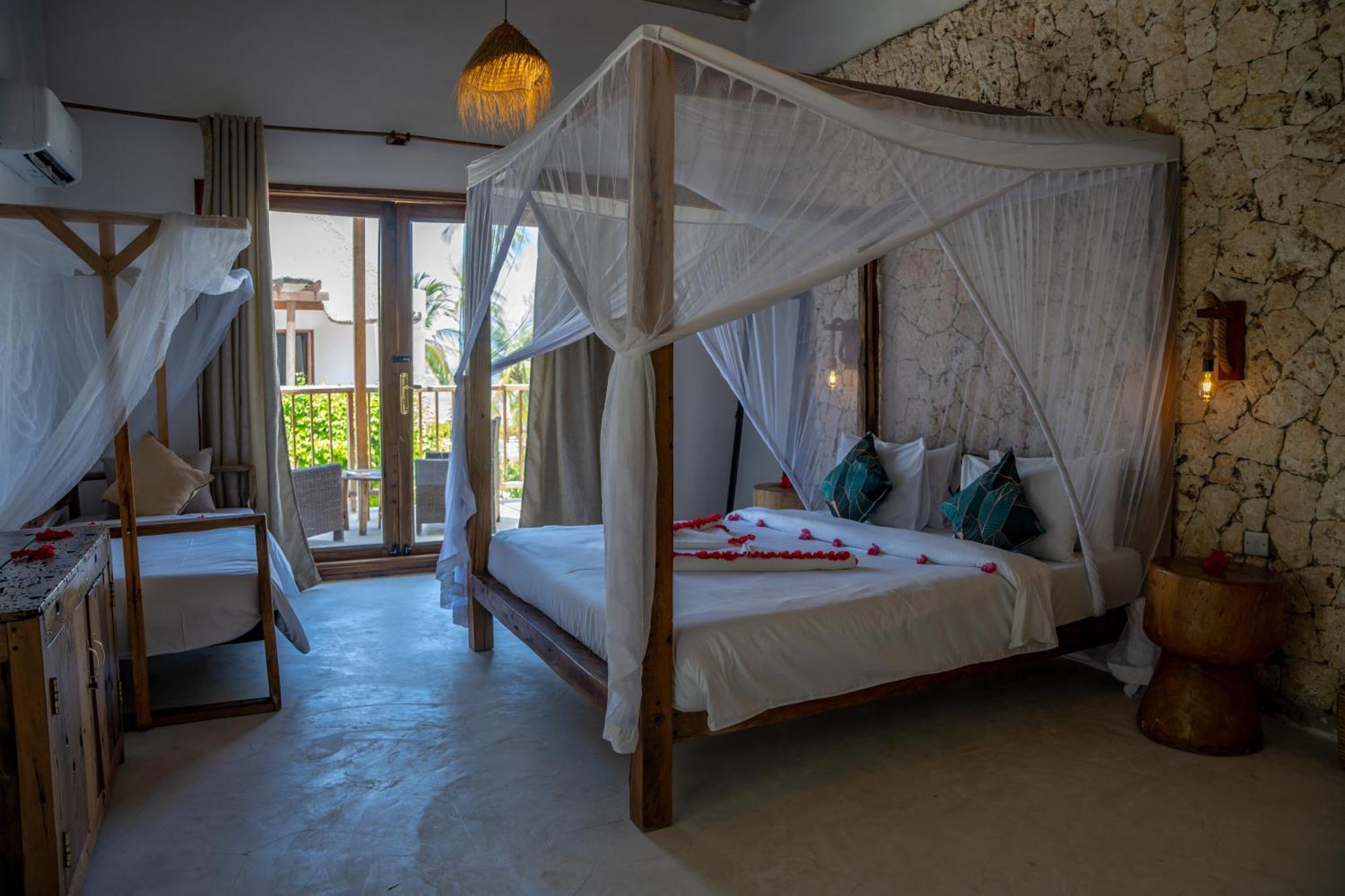 Natural Park Villa Resort Pingwe Room photo
