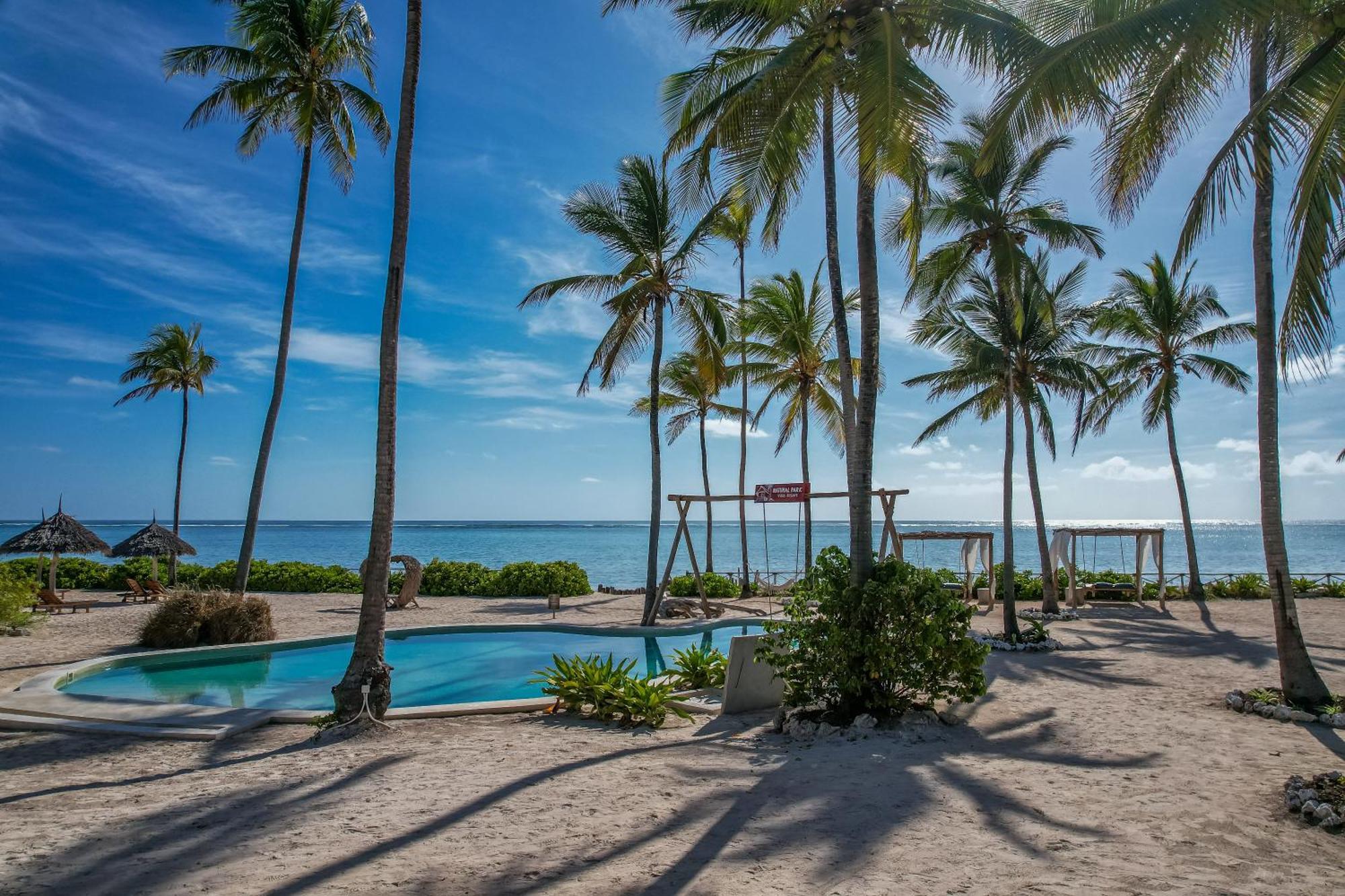 Natural Park Villa Resort Pingwe Exterior photo