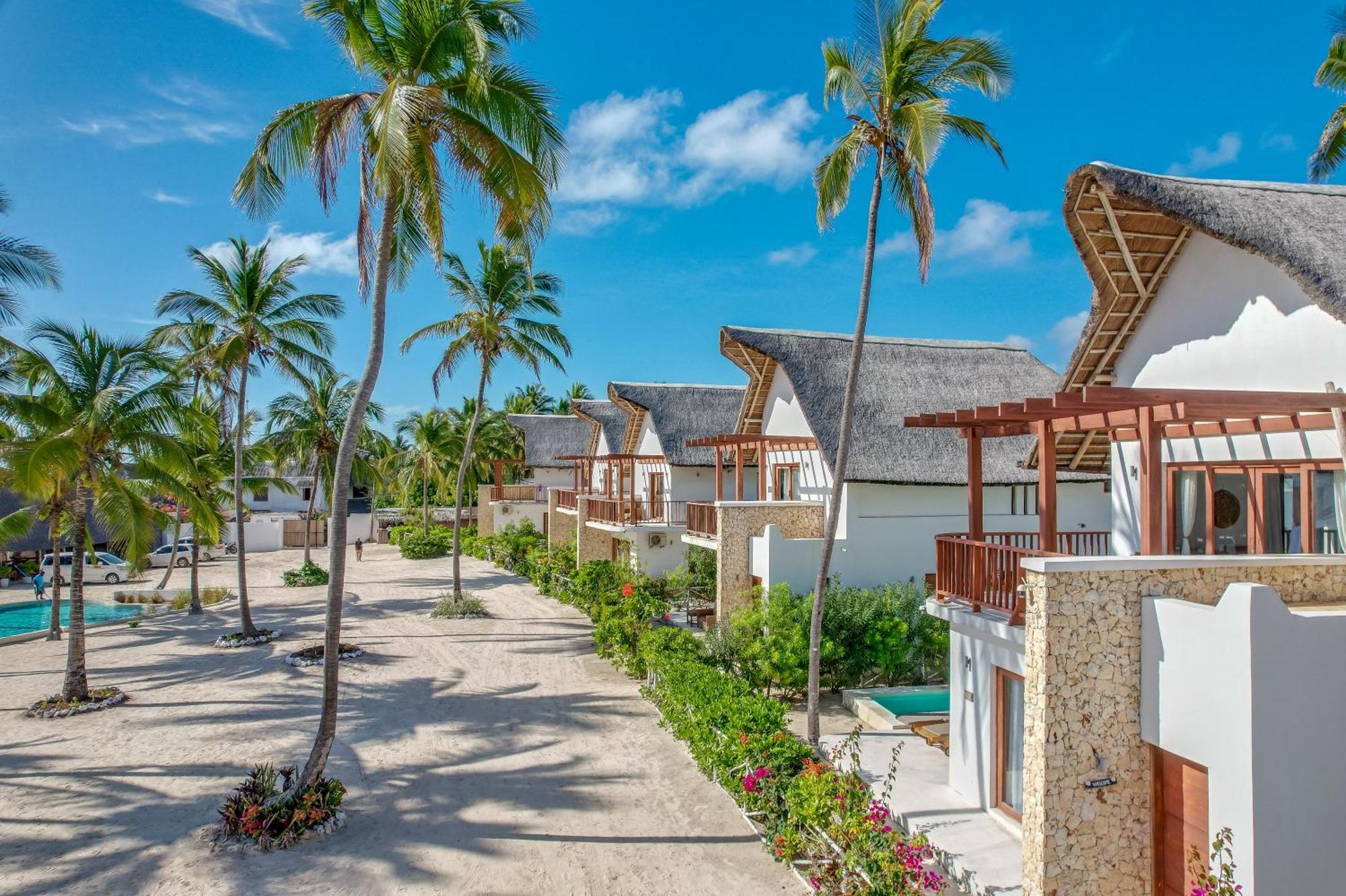 Natural Park Villa Resort Pingwe Exterior photo