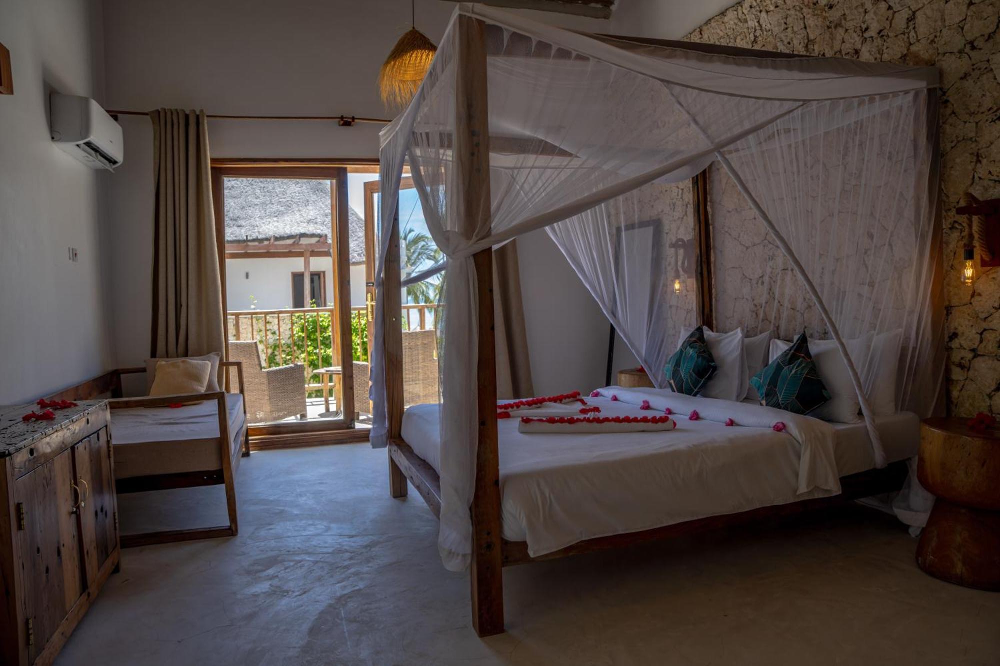 Natural Park Villa Resort Pingwe Room photo