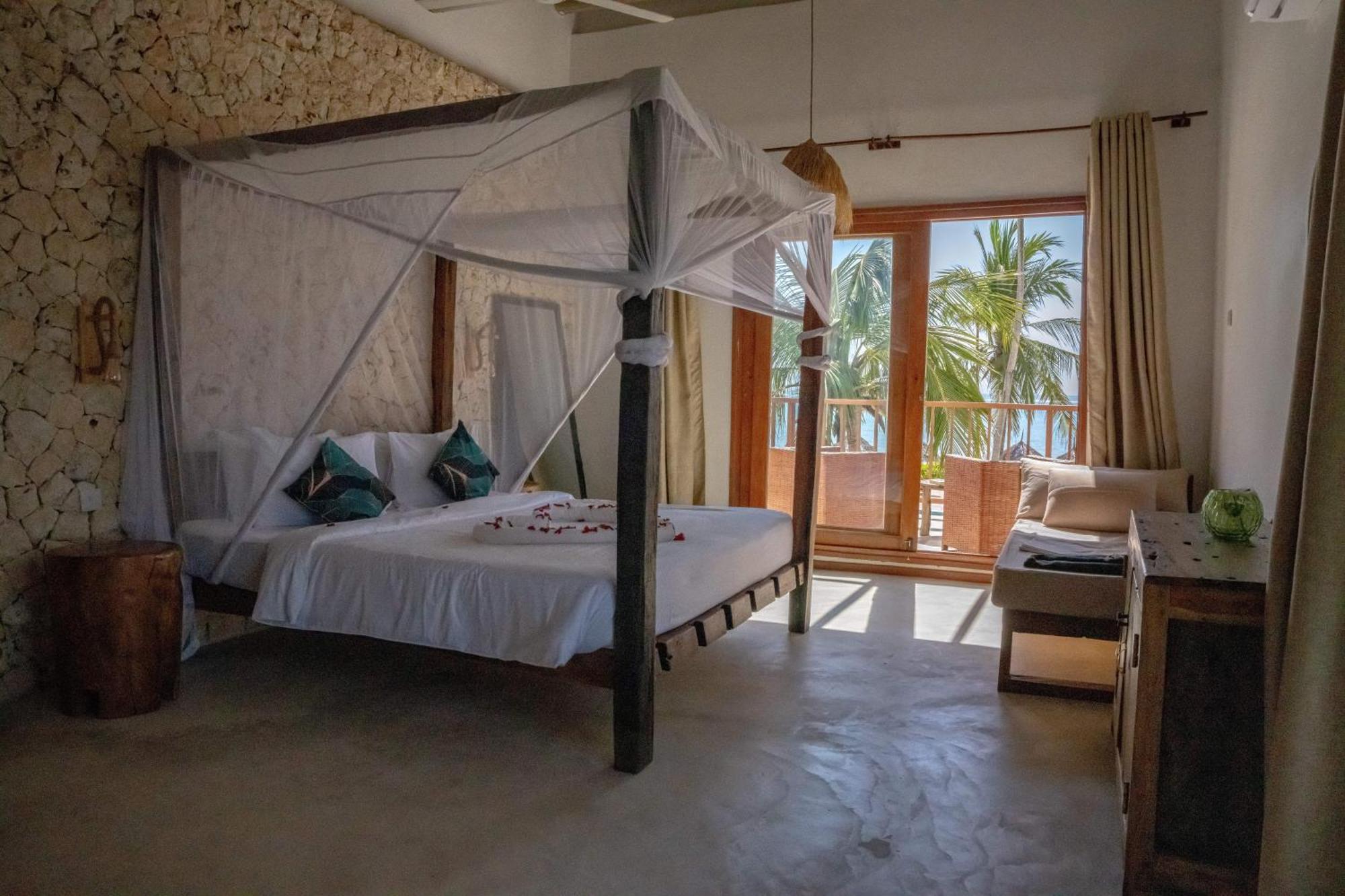 Natural Park Villa Resort Pingwe Room photo