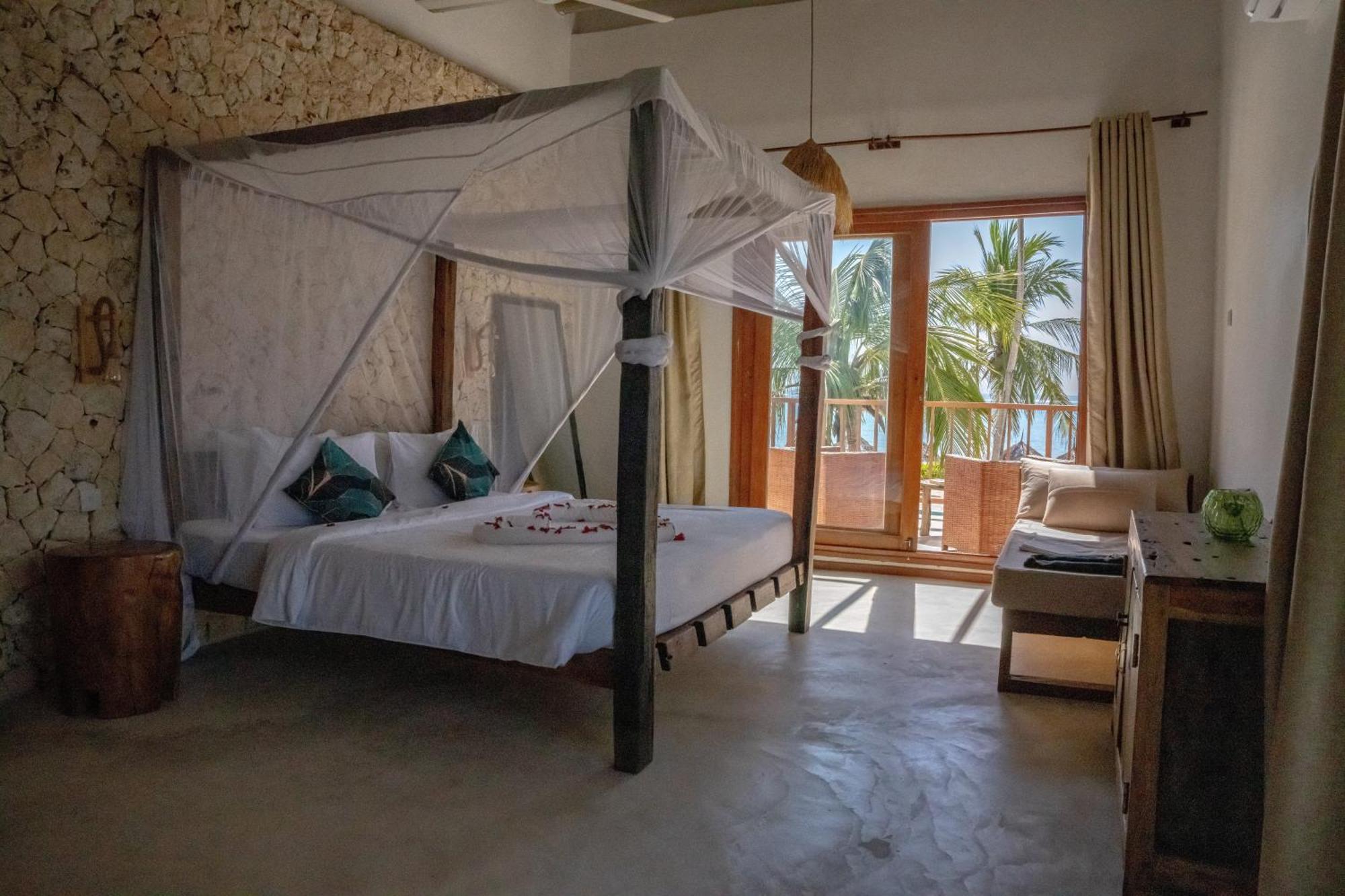 Natural Park Villa Resort Pingwe Room photo
